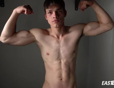 Handsome Solo Muscle Boy Flex Abs With Daniel Donovan