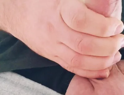Guy Showed Bouncing Balls and Cummed on the Desk in the Office