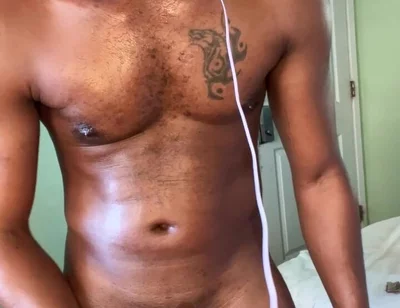 Kennie Jai Strips and Shows for Fans on Cam