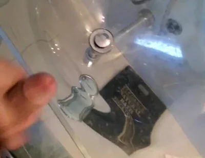 Hot Guy Jerks off Moaning in the Mirror