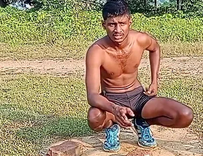 Six Pack Banao or Apna Land Vi Majbut Karo Six Hai Too Land Majbut Hai
