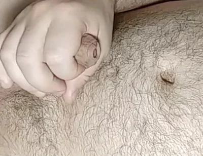 I'm Masturbaating in Bed and Cum to My Belly