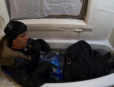 Skater rubbing the bulge in bathtube