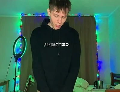Look at How Much Cum This Hungry Twink Can Spray