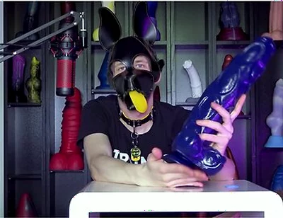 Dildo Unboxing: Luca Xl - Crackstuffers With Puppy Davey
