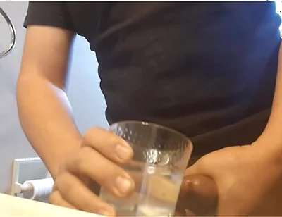 Pinoy Celebrity Host Jakol !!! Pinutok Sa Baso