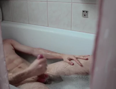 My Biggest Shakeing Orgasm in the Bathtube!