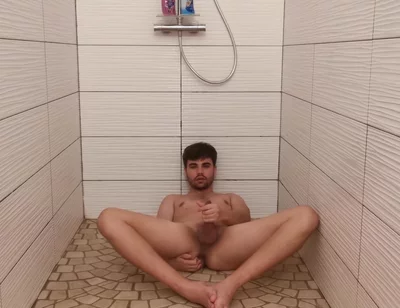 Masturbating Before the Shower - Beepied
