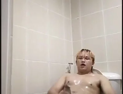 Philippino Twink Boy Eats His Own Cum!!
