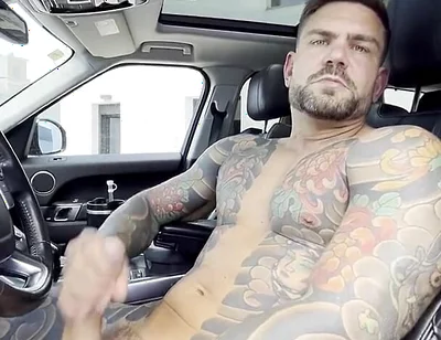 Guy Masturbates in the Car