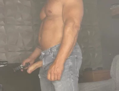 Mr Guru Hjerk of Video. Bodybuilder in Jeans