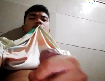 Bathroom Masturbation in the Province