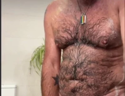 Daddybear Shower Time