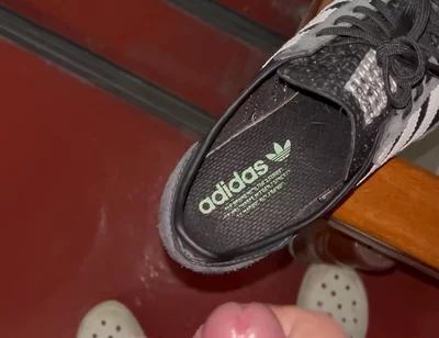 Shoot on the Shoes on the 7th Floor