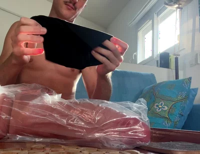 Maxence Angel Unbox a Jocktribe Dildo