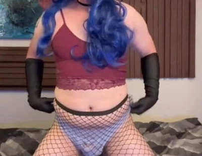 Sissy CD Shaking Big Ass Solo
