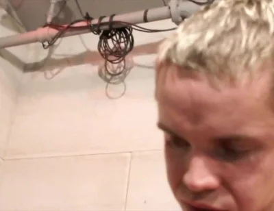 Bukkake Amateur with Gay Twinks Sucking All His Friends to the Cum