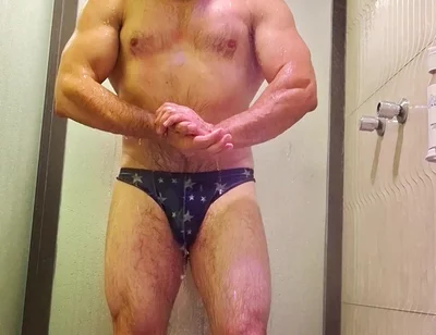Victory Shower - POV with Gouine Wrestlin