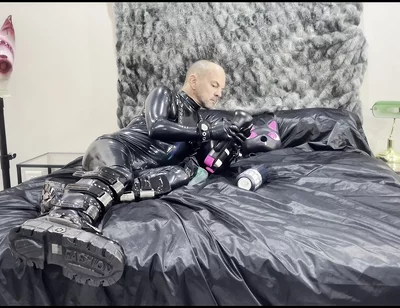 Full Black Rubber Vibes