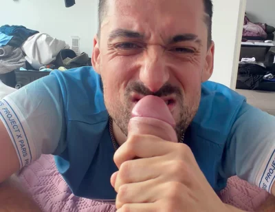 Straight Muscle Dude Gets Sucked by Flatmate