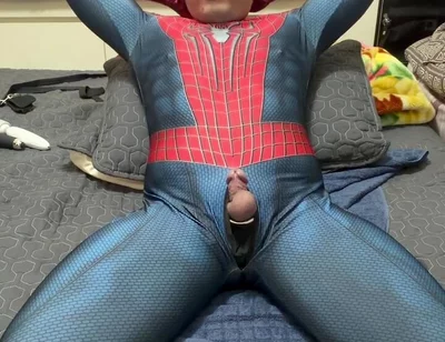 Fat Spider Draws by Drawing in the Red Center