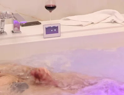 Hairy Muscle Stud: Luxury Jacuzzi Strip & Raw Jerk off - 4K Bodybuilder Solo