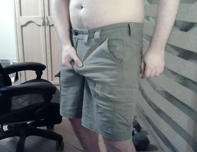 Hot Stud Goes Commando During Leg Day