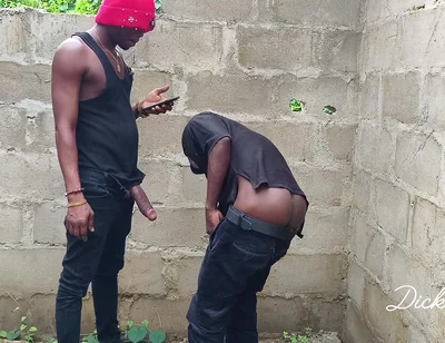 Bend Ebony Creamy Bussy in an Uncompleted Building