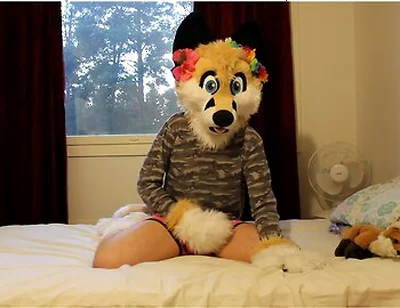 Oliver Pawing. First Murrsuit Video I Have Ever Made