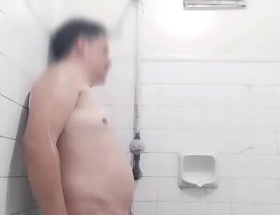 A Handsome Pinoy Masturbating Before a Shower.