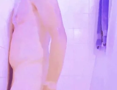 Kris Reelz- Takes a Perverted Shower