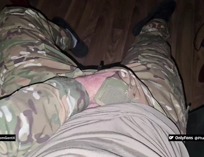 German Dirtytalk! Muscular Soldier Is Totally Horny and Jerks off His Huge Cock