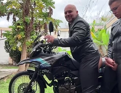 Huge Creampie In Outdoors On The Bike