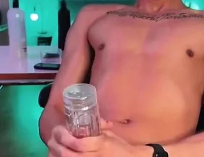 Leo Latte Lets Viewers Control the Toy in His Ass While He Strokes a Fleshlight