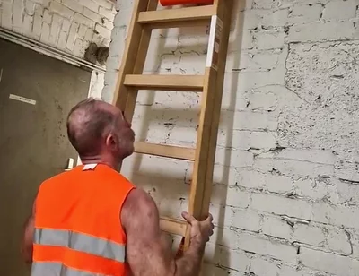 Very Hairy Builder