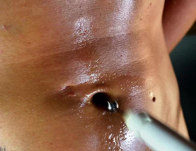 Navel Takes the Machine. From Slow Stretch to Hard Rhythm