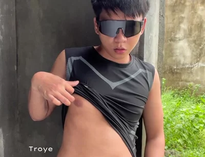 I Need Someone to Touch My Sexy Body