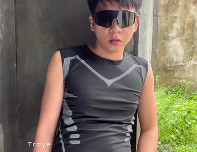 I Need Someone to Touch My Sexy Body