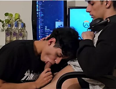 I Wanted Dick So I Teased My Boyfriend While He Was Playing