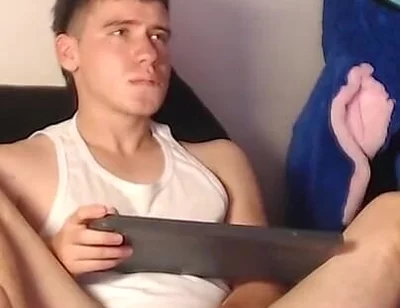 I Masturbate and Show My Ass to the Camera