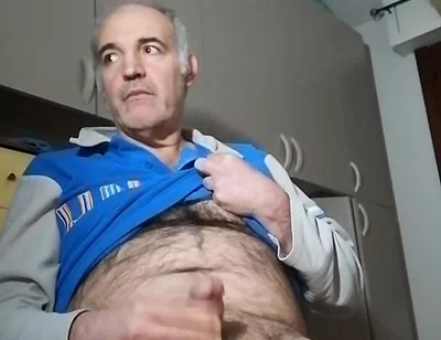 A Nice Cumshot Before Going to Sleep!