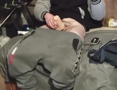 Cumshot in the Place Where I Go to Masturbate and Plus Before the Videos I Made Controll