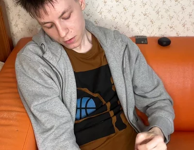 18-year-old's Creamy Dick Burst