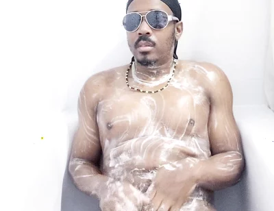 I Take a Shower (no Clothes) (2025)