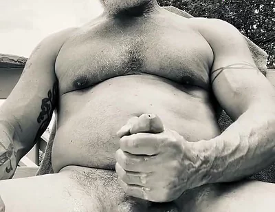 B&w Outdoor Bate