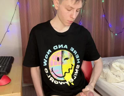 Quick Dorm Jerk Makes 23cm Cock Squirt Everywhere