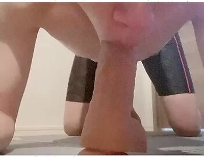 [no Hand Blow Job] Non-kei Handsome Licking A Dick Placed On The Floor