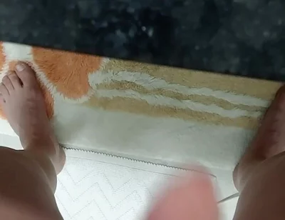 Murray Yaman Masturbates Solo in the Bathroom Watching His Own Porn..