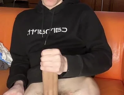 Hand Pump Session Builds to Uncontrollable Twink Cum